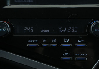 Подержанный автомобиль Toyota Camry Sedan 2018 года (20 фото)