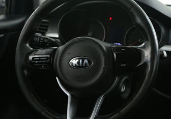 Подержанный автомобиль Kia Rio Sedan 2018 года (16 фото)