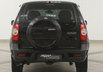 Подержанный автомобиль Chevrolet Niva 2012 года (3 фото)