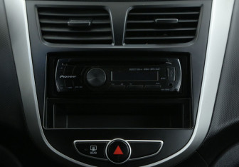 Подержанный автомобиль Hyundai Solaris Sedan 2012 года (13 фото)