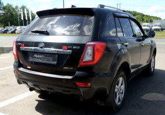 Подержанный автомобиль Lifan X60 2015 года (6 фото)