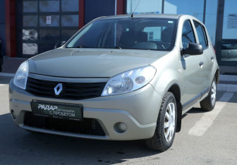 Подержанный автомобиль Renault Sandero 2012 года (3 фото)