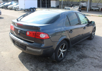 Подержанный автомобиль Renault Laguna Liftback 2007 года (7 фото)