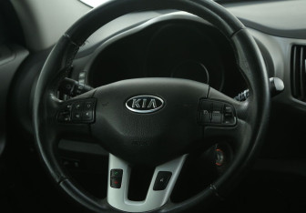Подержанный автомобиль Kia Sportage 2011 года (16 фото)