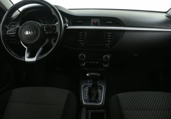 Подержанный автомобиль Kia Rio Sedan 2019 года (23 фото)