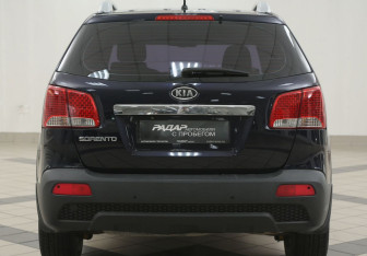 Подержанный автомобиль Kia Sorento 2010 года (3 фото)