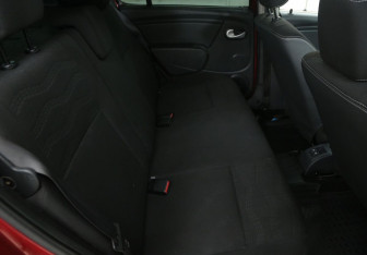 Подержанный автомобиль Renault Sandero 2014 года (11 фото)