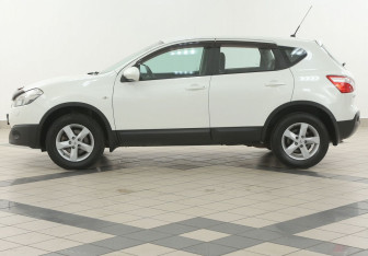 Подержанный автомобиль Nissan Qashqai 2013 года (7 фото)