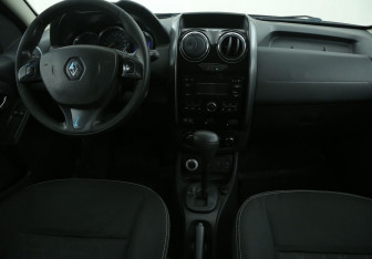 Подержанный автомобиль Renault Duster 2016 года (12 фото)