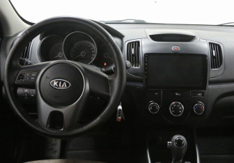 Подержанный автомобиль Kia Cerato Sedan 2011 года (10 фото)