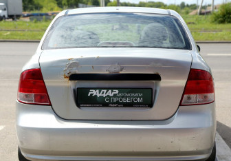 Подержанный автомобиль Chevrolet Aveo Sedan 2004 года (5 фото)