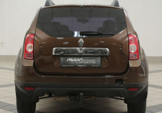 Подержанный автомобиль Renault Duster 2014 года (3 фото)