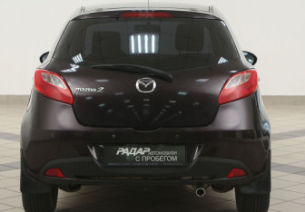 Подержанный автомобиль Mazda 2 Hatchback 2008 года (3 фото)