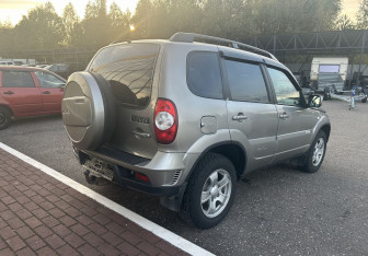 Подержанный автомобиль Chevrolet Niva 2012 года (7 фото)