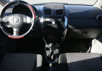 Подержанный автомобиль Suzuki SX4 Hatchback 2010 года (12 фото)
