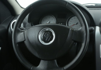 Подержанный автомобиль Renault Logan Sedan 2012 года (16 фото)