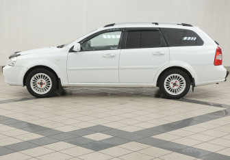 Подержанный автомобиль Chevrolet Lacetti Wagon 2010 года (7 фото)