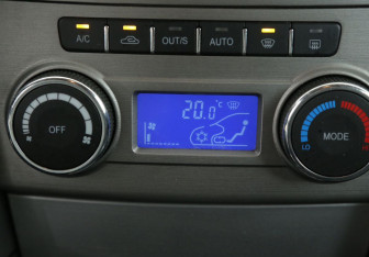 Подержанный автомобиль Chery Tiggo (T11) 2014 года (18 фото)