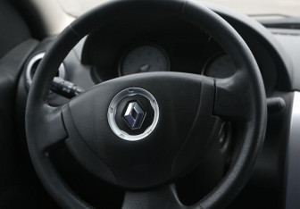 Подержанный автомобиль Renault Logan Sedan 2013 года (16 фото)