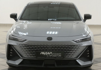 Подержанный автомобиль Changan UNI-V 2024 года (6 фото)