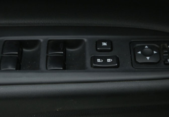 Подержанный автомобиль Mitsubishi Outlander 2012 года (16 фото)