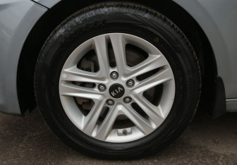 Подержанный автомобиль Kia Ceed Wagon 2019 года (32 фото)