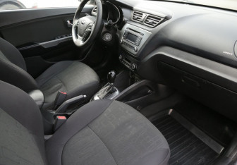 Подержанный автомобиль Kia Rio Sedan 2017 года (9 фото)