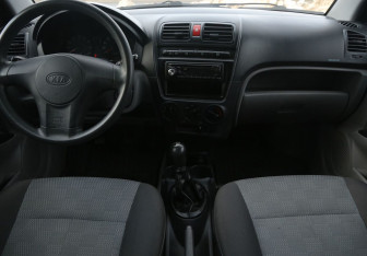 Подержанный автомобиль Kia Picanto 2006 года (12 фото)