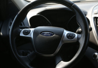 Подержанный автомобиль Ford Kuga 2016 года (16 фото)