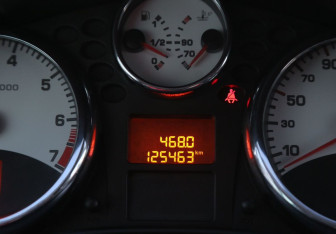 Подержанный автомобиль Peugeot 207 Hatchback 2010 года (17 фото)