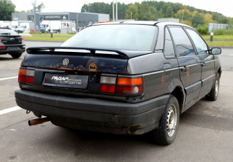 Подержанный автомобиль Volkswagen Passat Sedan 1988 года (6 фото)