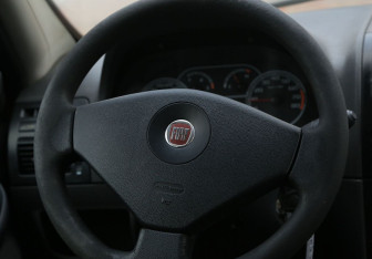 Подержанный автомобиль Fiat Albea 2008 года (16 фото)