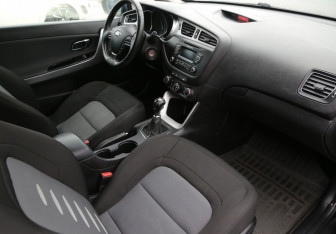 Подержанный автомобиль Kia Ceed Hatchback 2013 года (9 фото)