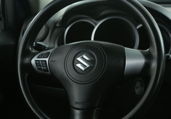 Подержанный автомобиль Suzuki Grand Vitara 2013 года (16 фото)