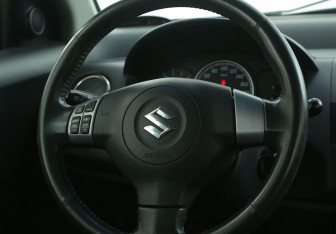 Подержанный автомобиль Suzuki Swift Hatchback 2007 года (16 фото)