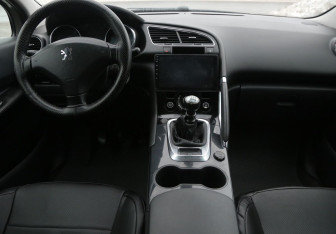 Подержанный автомобиль Peugeot 3008 2010 года (12 фото)