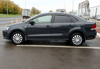 Подержанный автомобиль Volkswagen Polo Sedan 2014 года (8 фото)