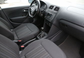 Подержанный автомобиль Volkswagen Polo Sedan 2017 года (9 фото)