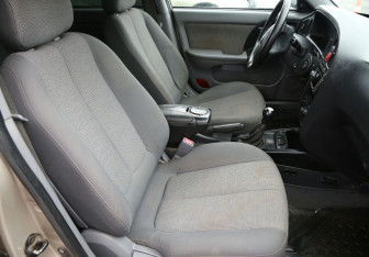 Подержанный автомобиль Hyundai Elantra Sedan 2006 года (10 фото)