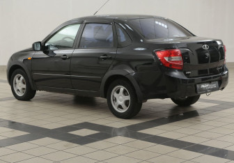 Подержанный автомобиль LADA (ВАЗ) Granta Sedan 2013 года (2 фото)