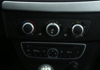 Подержанный автомобиль Renault Fluence 2012 года (13 фото)