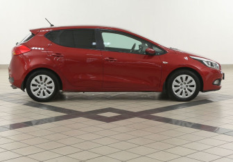 Подержанный автомобиль Kia Ceed Hatchback 2013 года (5 фото)