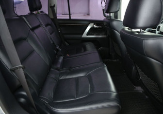 Подержанный автомобиль Toyota Land Cruiser Suv 2013 года (11 фото)