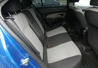 Подержанный автомобиль Chevrolet Cruze Sedan 2011 года (11 фото)