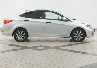 Подержанный автомобиль Hyundai Solaris Sedan 2011 года (5 фото)