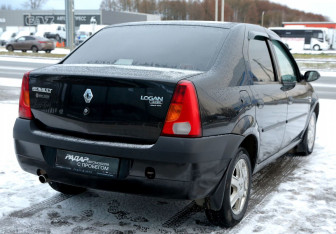 Подержанный автомобиль Renault Logan Sedan 2009 года (6 фото)