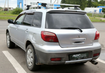 Подержанный автомобиль Mitsubishi Outlander 2006 года (4 фото)