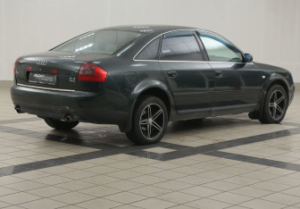 Подержанный автомобиль Audi A6 Sedan 2002 года (4 фото)