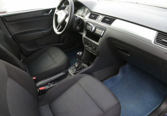 Подержанный автомобиль Skoda Rapid Liftback 2017 года (9 фото)