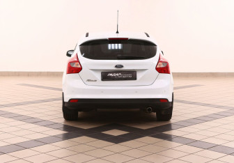 Подержанный автомобиль Ford Focus Hatchback 2012 года (5 фото)